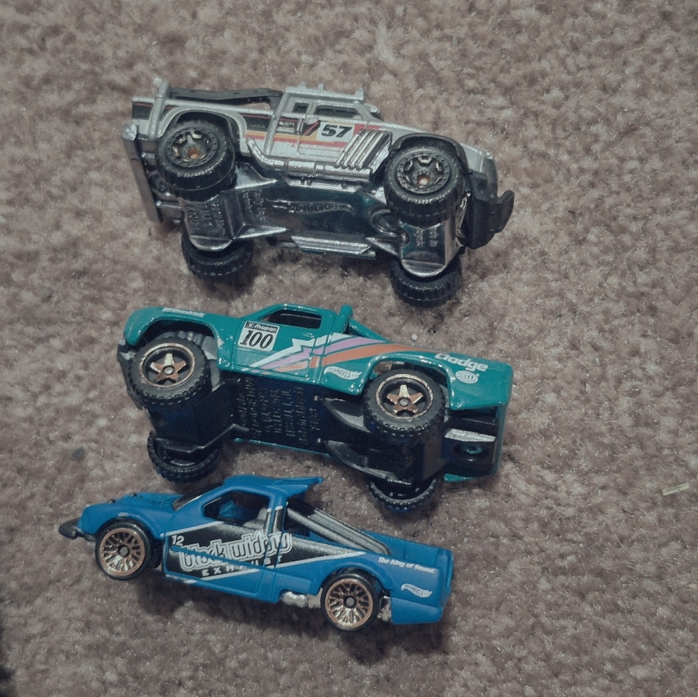 Hot Wheels Blue & Teal Race Car Toy Set - Kids Cars & Vehicles